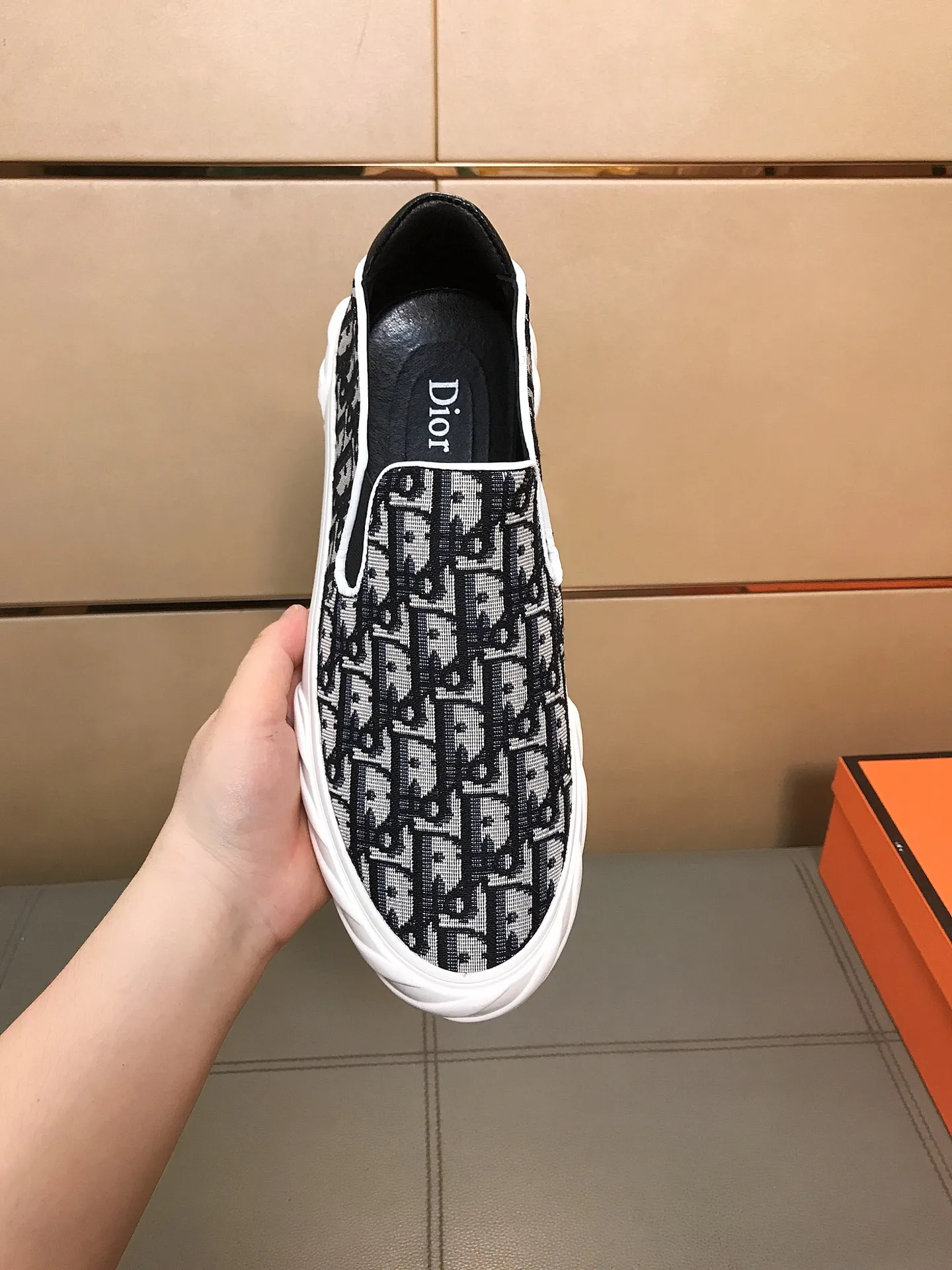 Factory price 380 👉👉[Dior] Dior’s latest model is carefully crafted and set off the audience! An international brand that continues to innovate. This men's high-top all-season casual shoe is made of brand printed material on the upper, pigskin lining and rubber non-slip outsole. It is breathable and comfortable and speaks for itself with quality👄 Size: 38-44